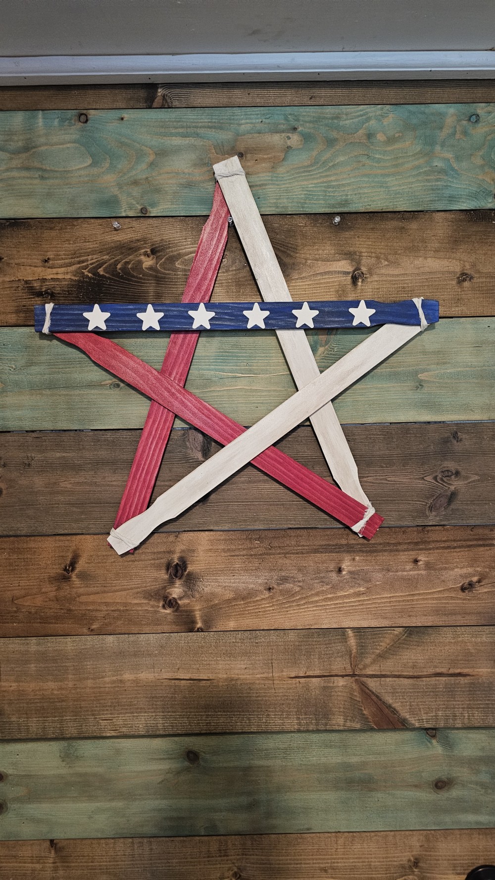 Patrotic paint stick star(lrg)w/white stars