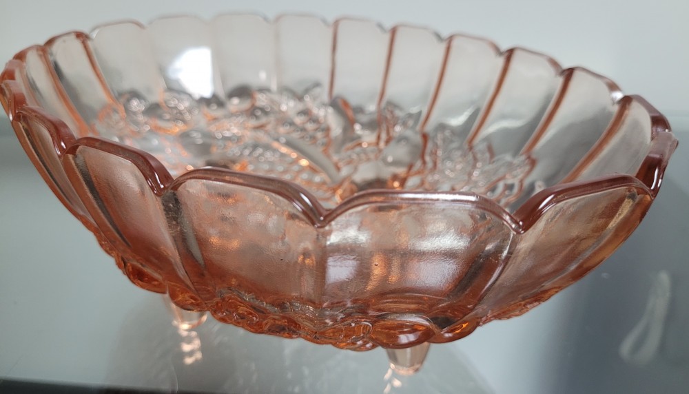 VTG Indiana Glass Garland footed fruit bowl pink