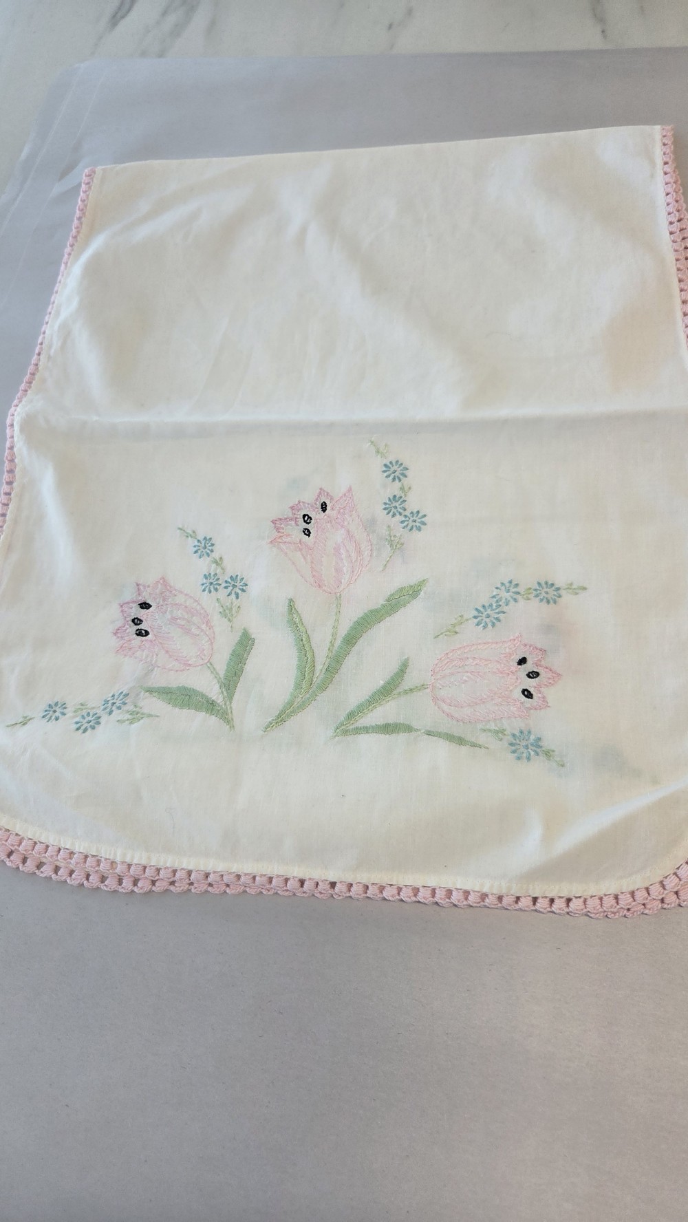 LN-794 runner with pink Tulips