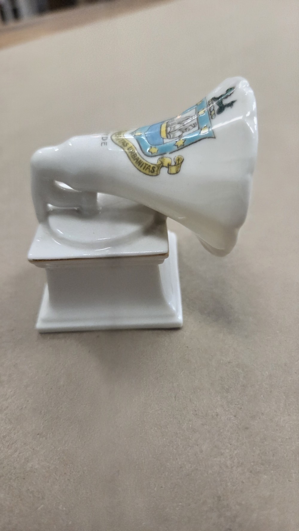 DO-1746 miniature gramophone