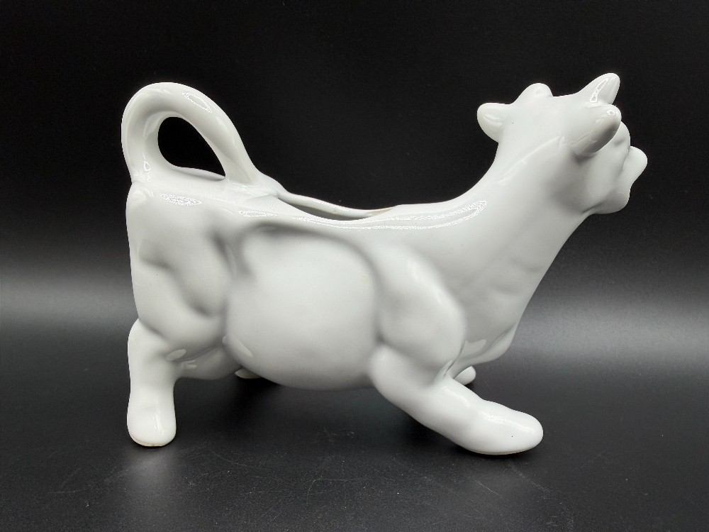 Glossy White Porcelain Cow Creamer Pitcher – Modern Farmhouse Tableware
