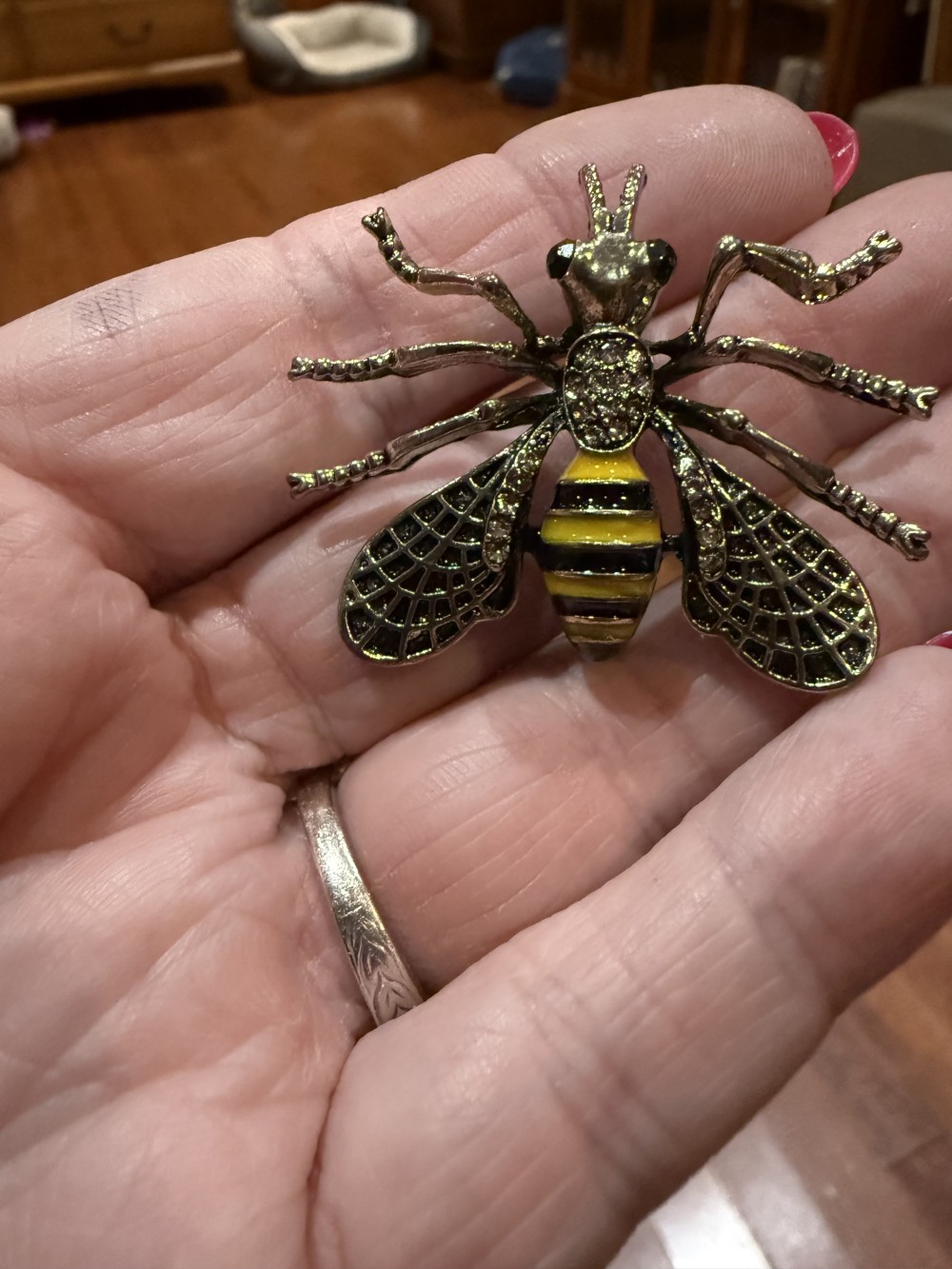 Brooch Pin - Wasp in Antique Gold