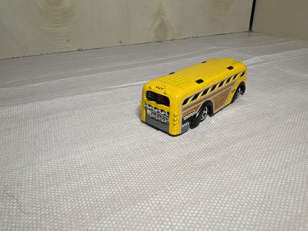 Hot Wheels 2000 Surfin School Bus