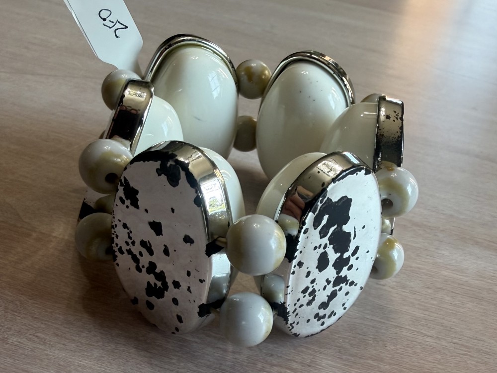 Vintage Chunky Bracelet - Large White Ovals