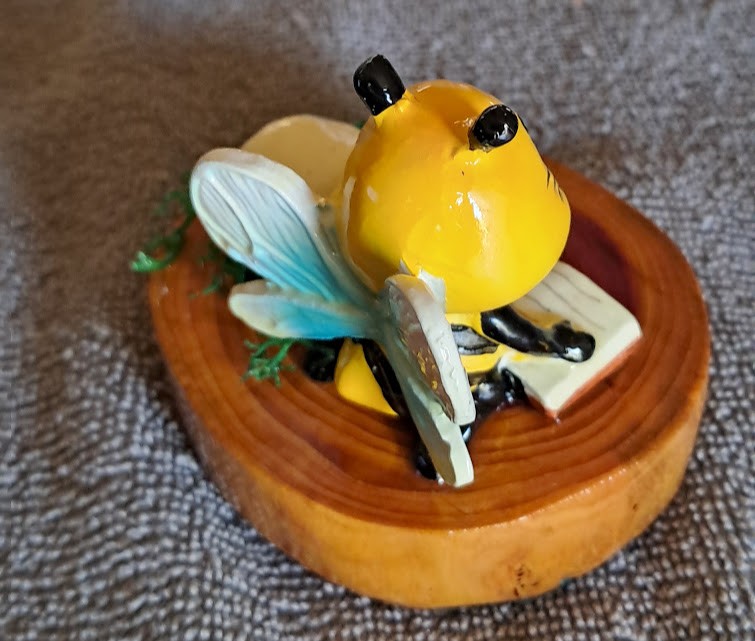 Cedar Cookie Honeybee Figurine