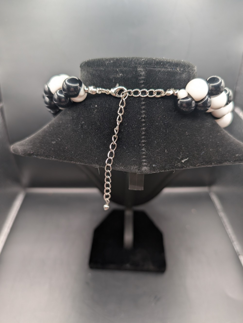 Vtg black/white statement necklace