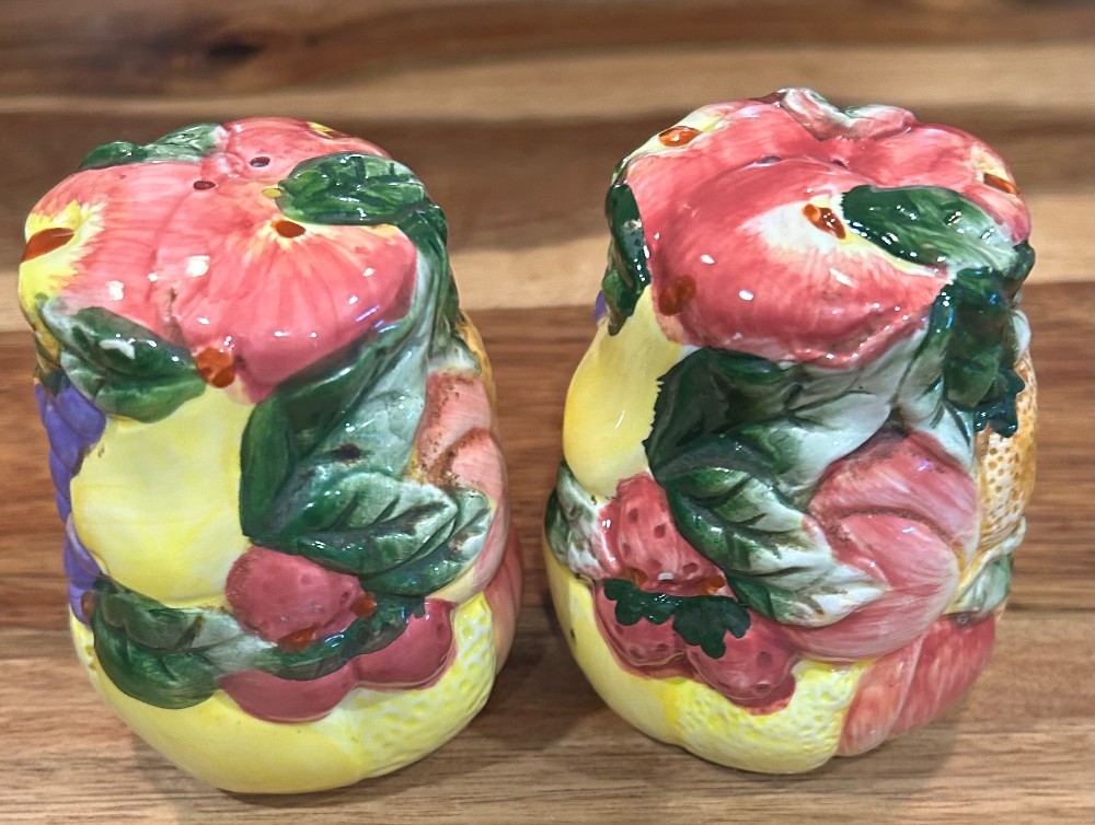VTG Hand-Painted Ceramic Fruit Basket Salt and Pepper Shakers Set