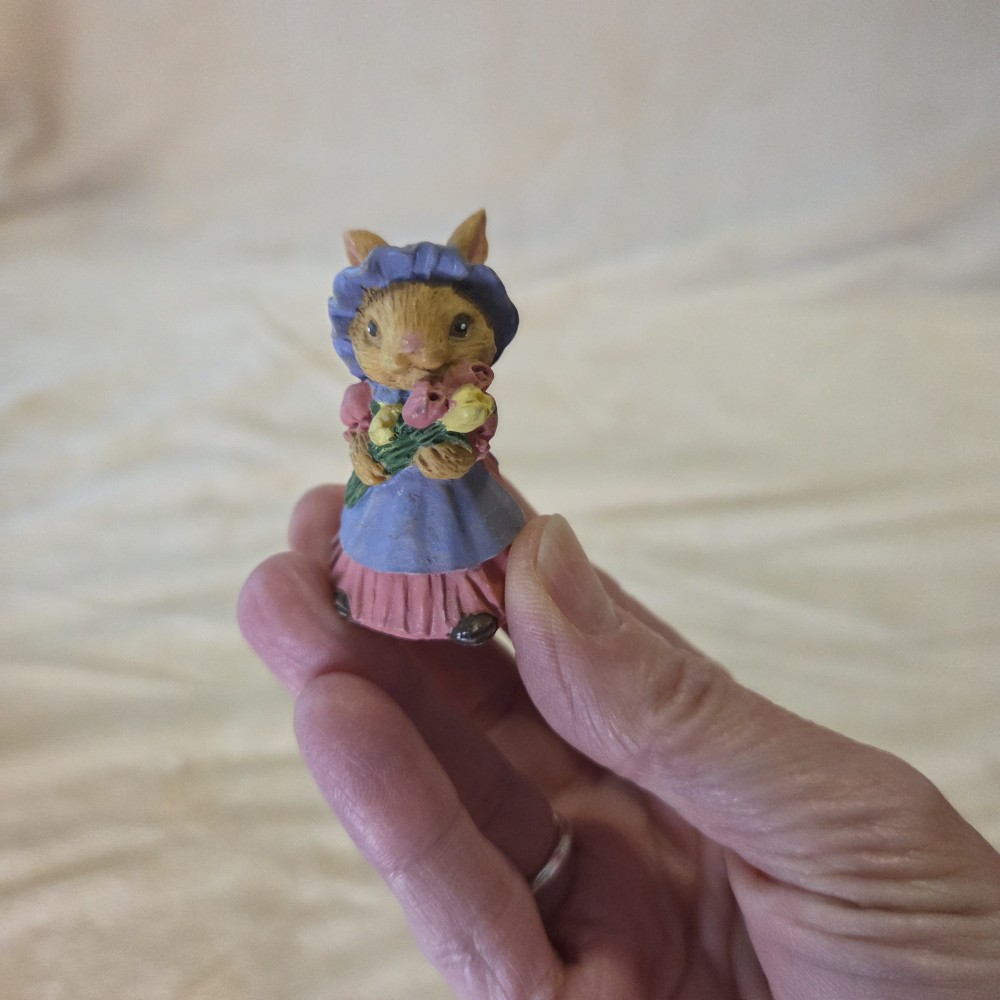 VTG Mini Bunny with Hat & Flowers