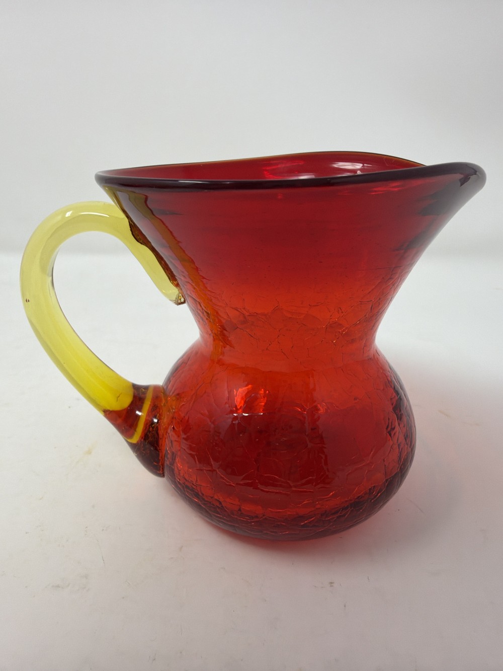 Vtg Red Crackle Glass lUV-Reactive