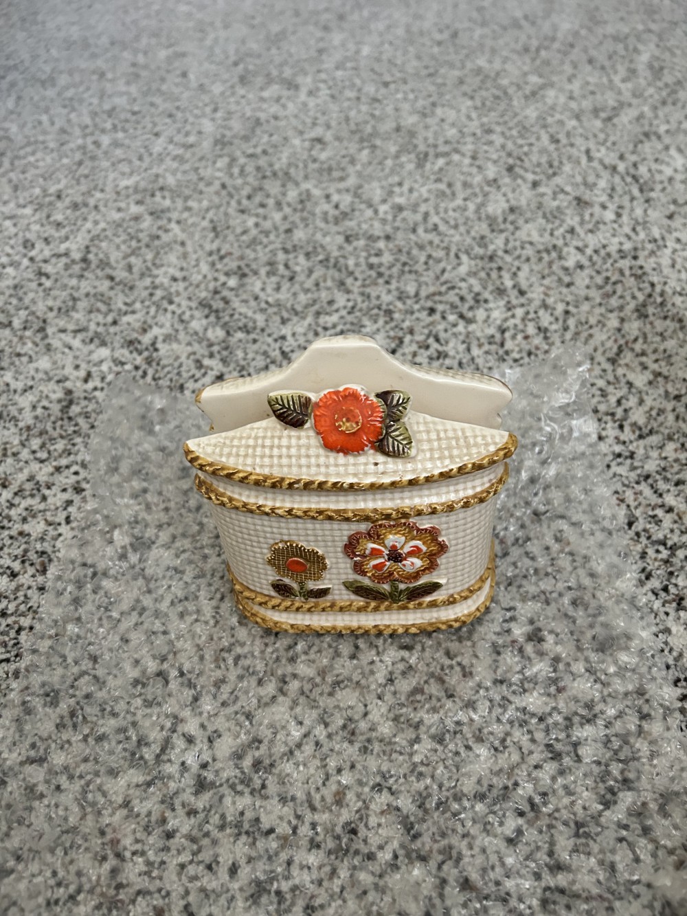 Vintage Retro Sunflower Napkin Holder - great condition as is