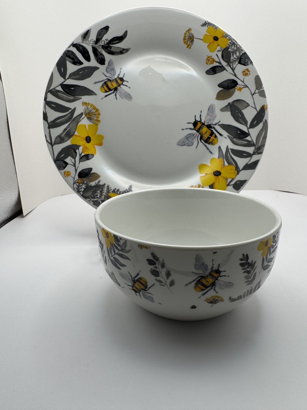 YELLOW BUMBLE PATTERN CHINA DISHES, 8 PIECES