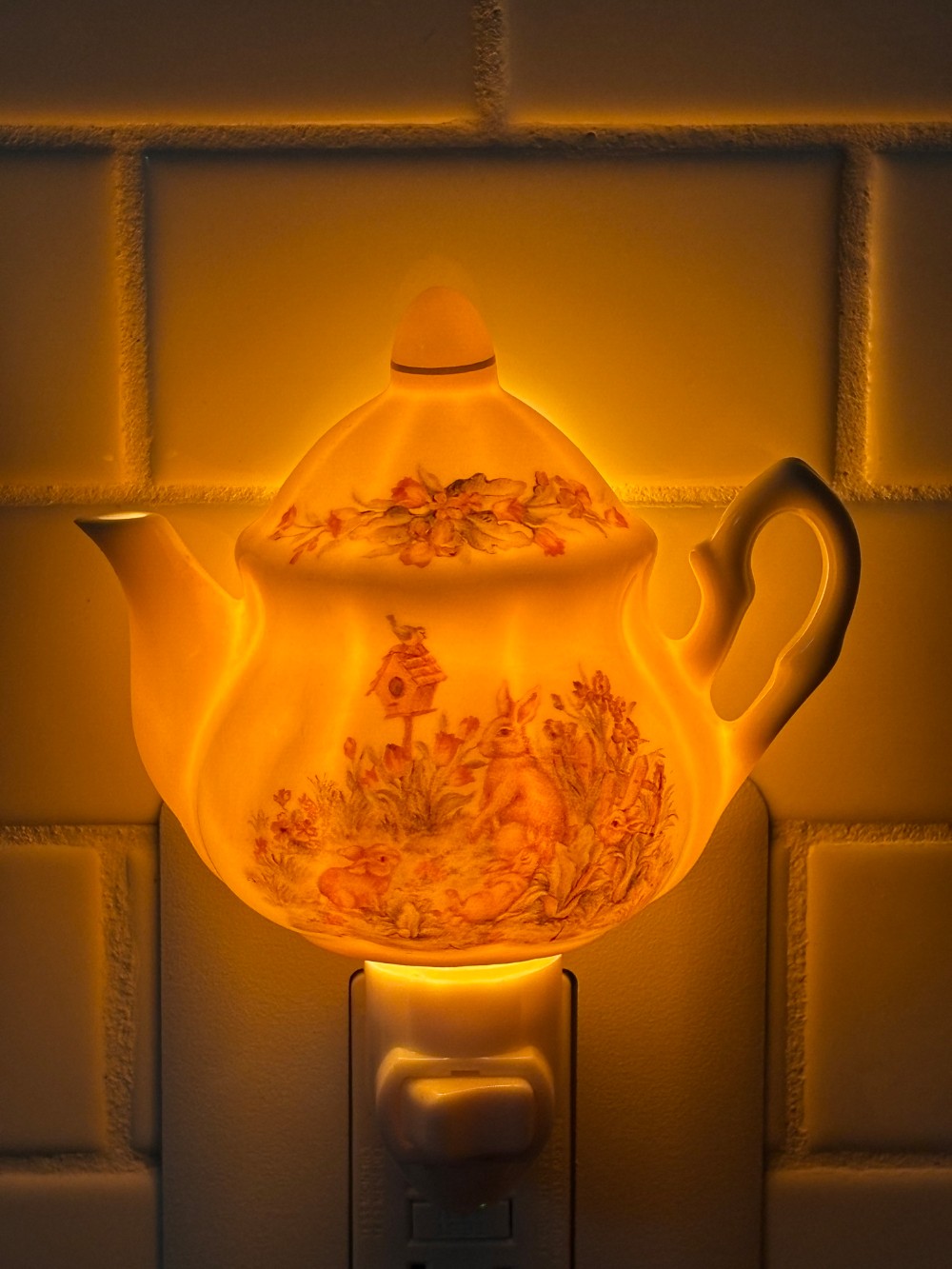Vintage Ceramic Teapot Bunny Rabbit Plug-In Night Light with Box Cracker Barrel Cottage Decor
