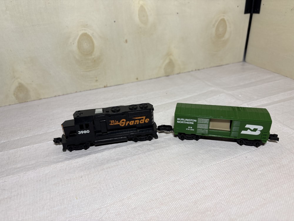 1983 Hot Wheels Rio Grande Locomotive and Burlington Northern Rail Car - Preowned As Is