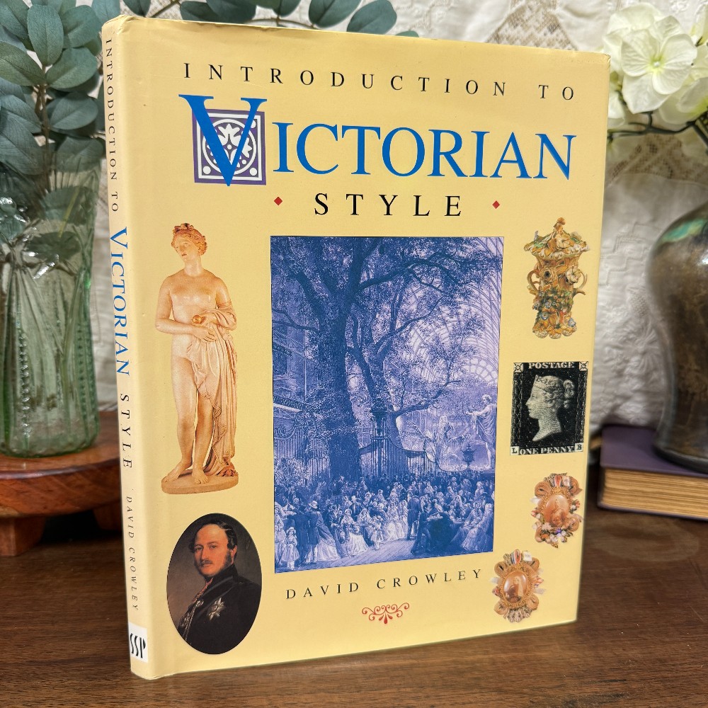 Introduction to Victorian Style — Hardcover Book