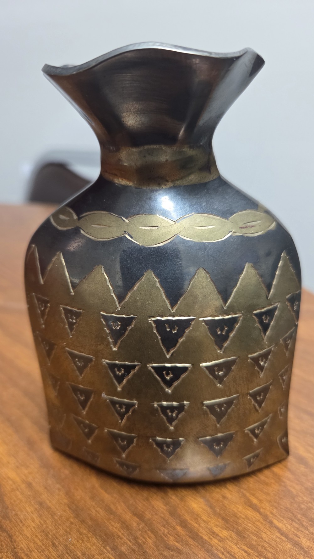 DO-1829 vtg mixed metal bag vase