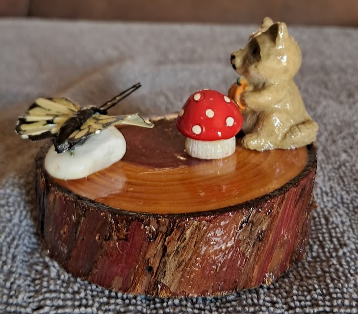 Cedar Cookie Raccoon Figurine