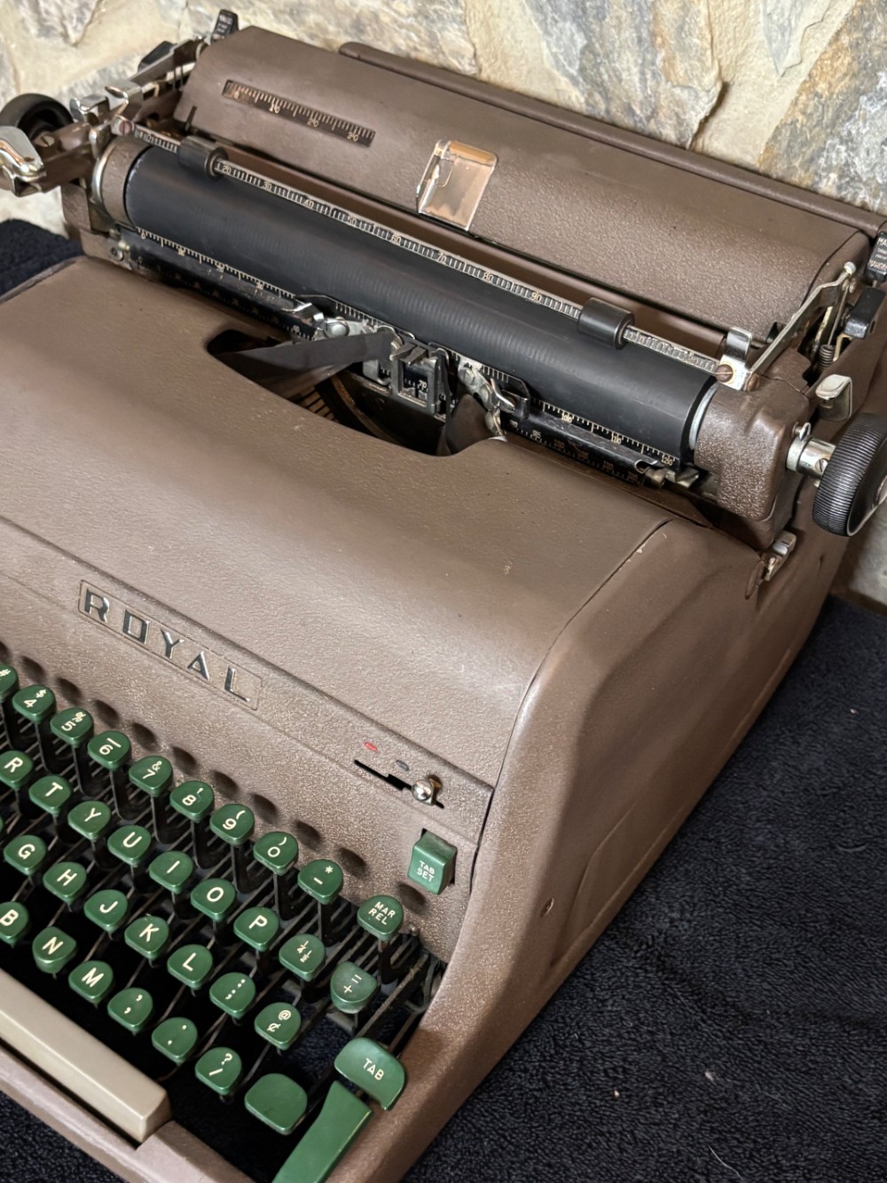 Typewriter Royal HH Standard Office Manual Typewriter Brown Green Keys 13