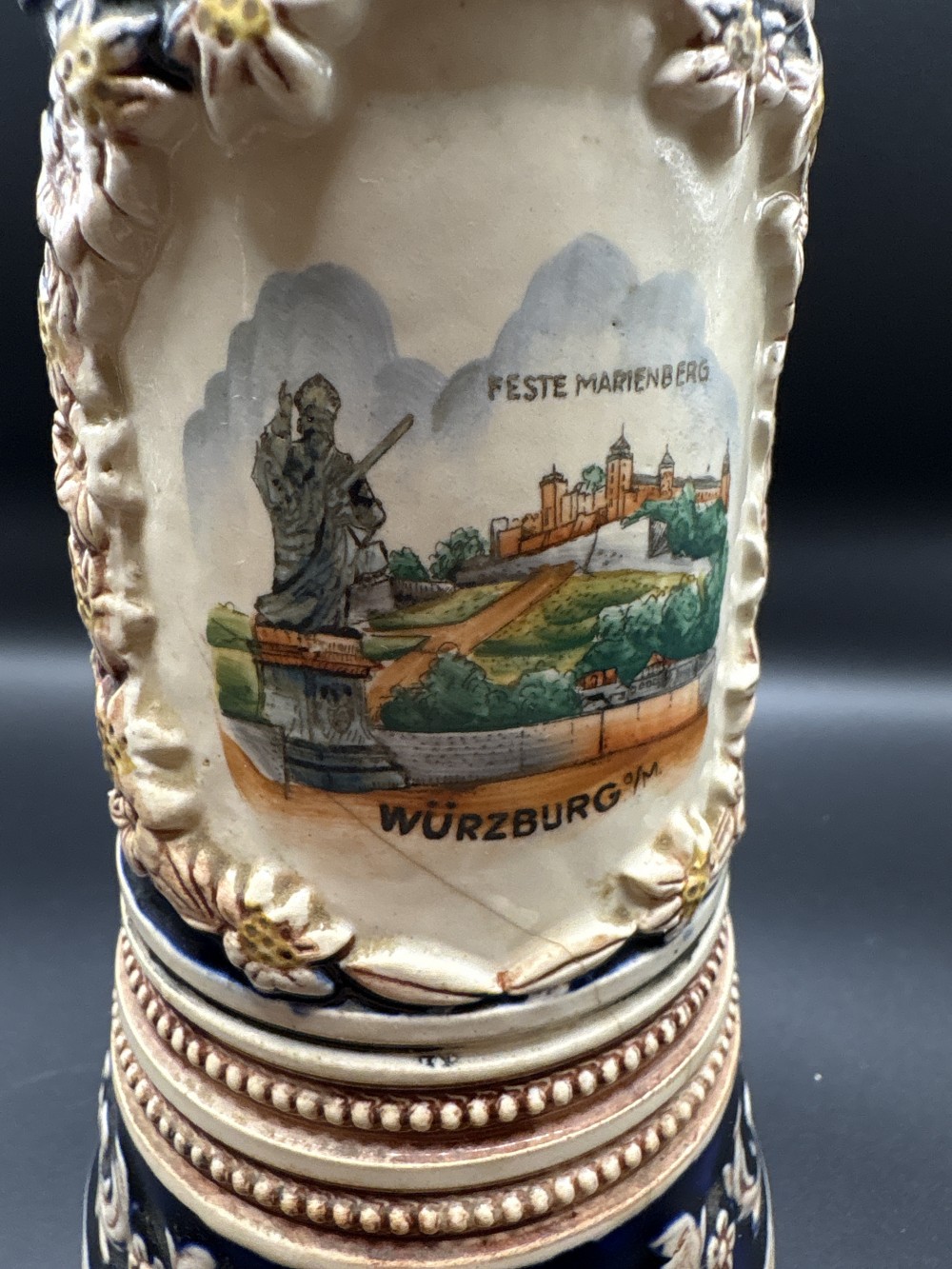 Hoehr German Style Relief Beer Stein 1/4 L ~7.5 in H