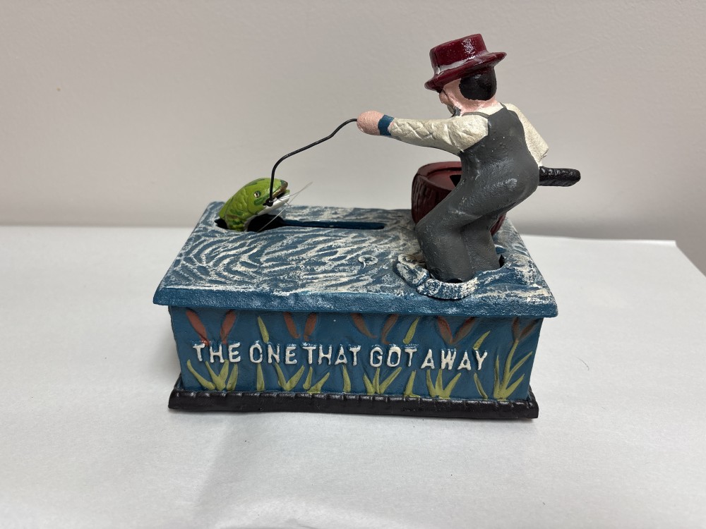 Cast Iron The One That Got Away Fishing Bank As-is