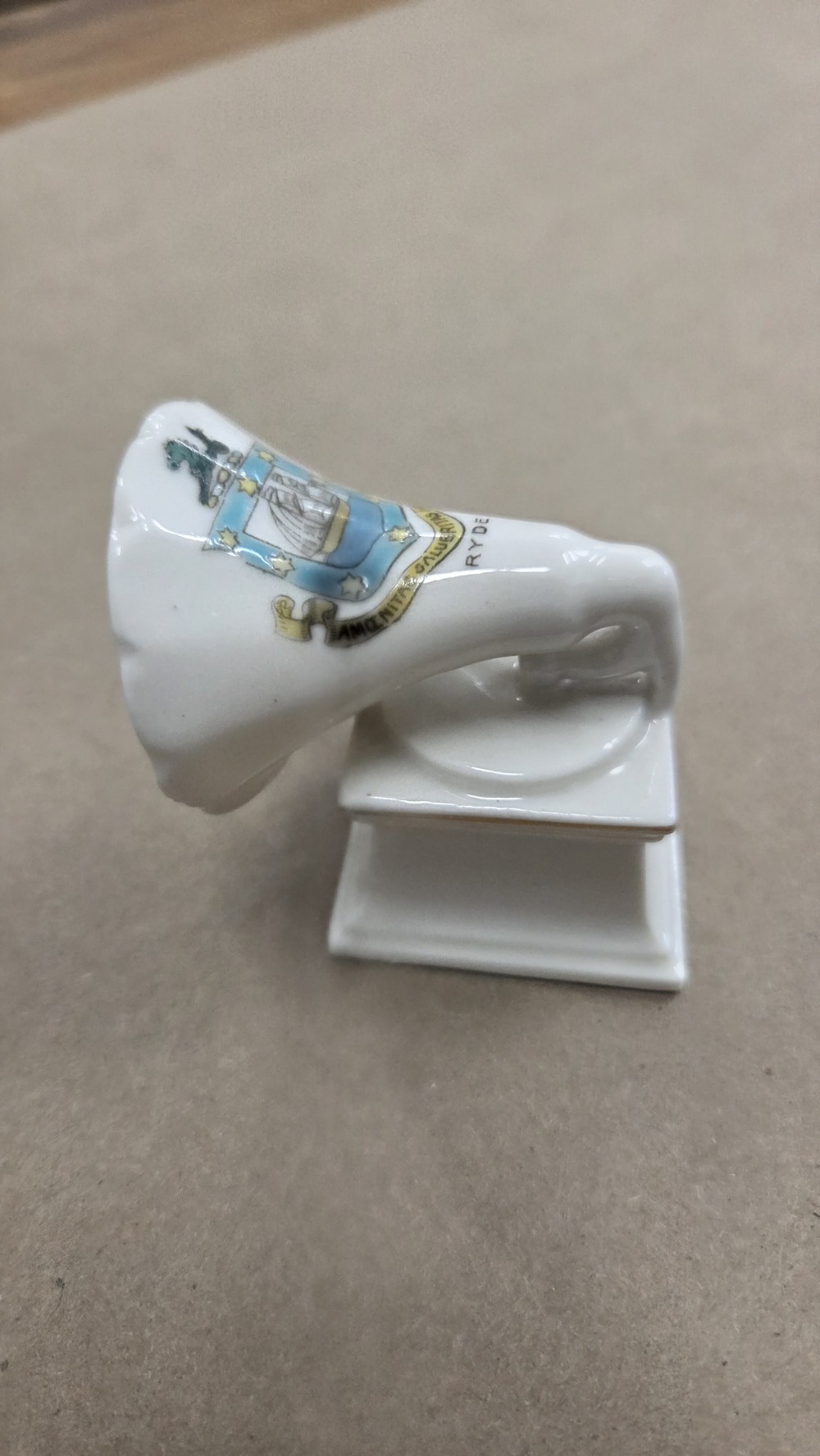 DO-1746 miniature gramophone
