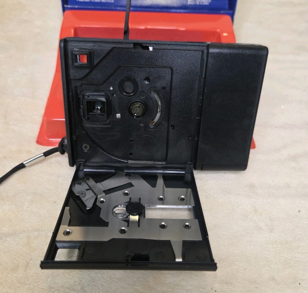 VTG 1980s Concord 401 Disc Camera Untested With Box & Manual. Untested.