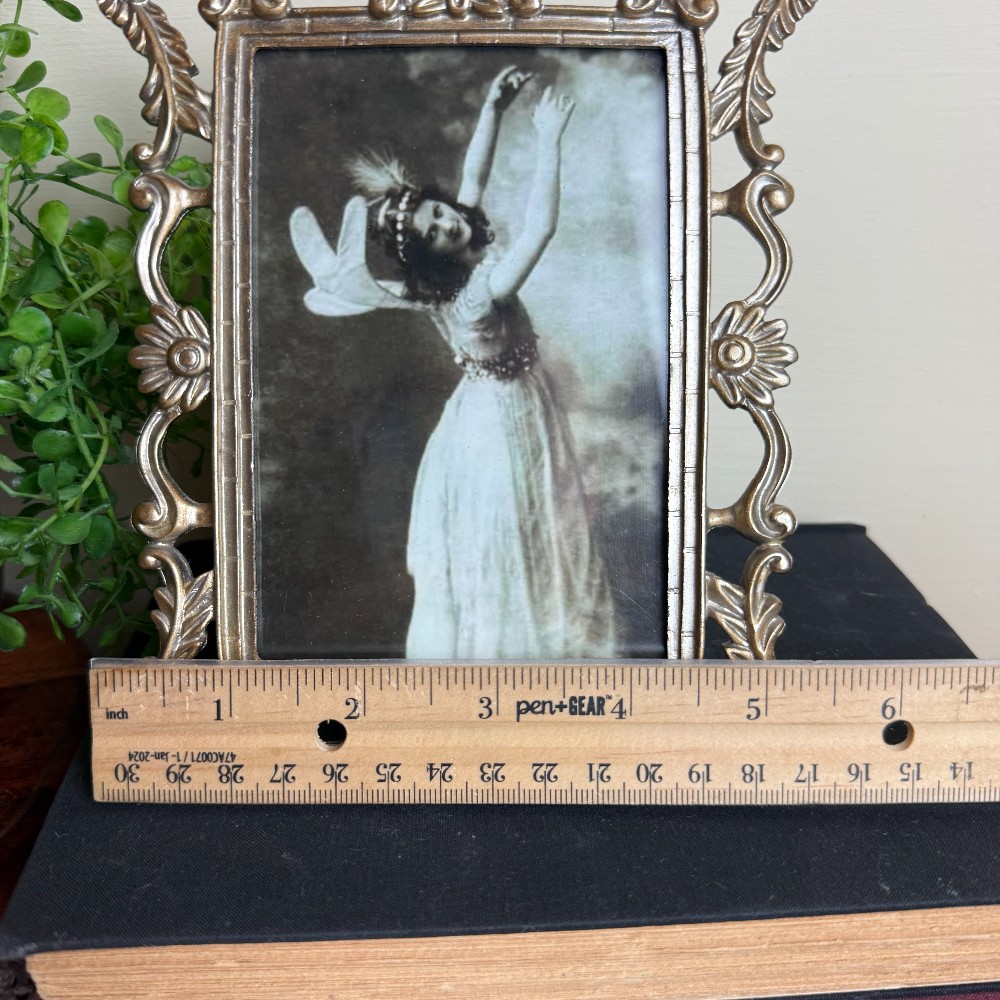 Ornate Scrollwork Frame with Vintage Dancer Print (4x6)