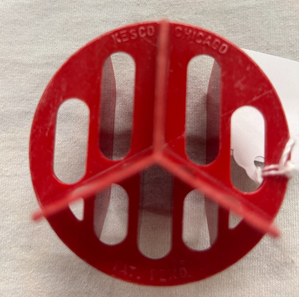 Kitchen roll cutter clover leaf & fan-tan patterns Kesco red vintage.