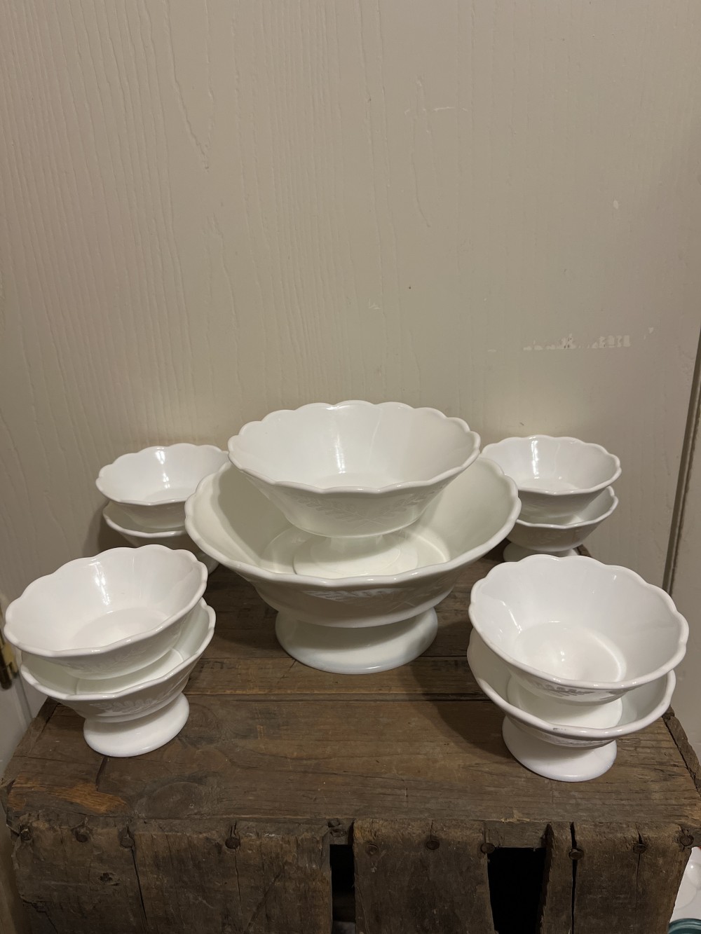 Vtg milk glass pedestal bowl - 8 inch