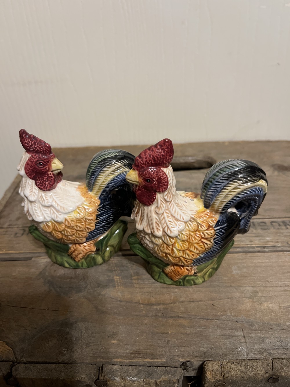 Vtg Jay Import Rooster S&P shakers