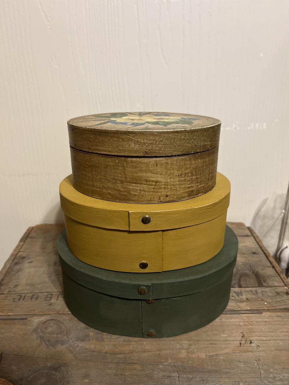 Set of 3 stacking shaker boxes