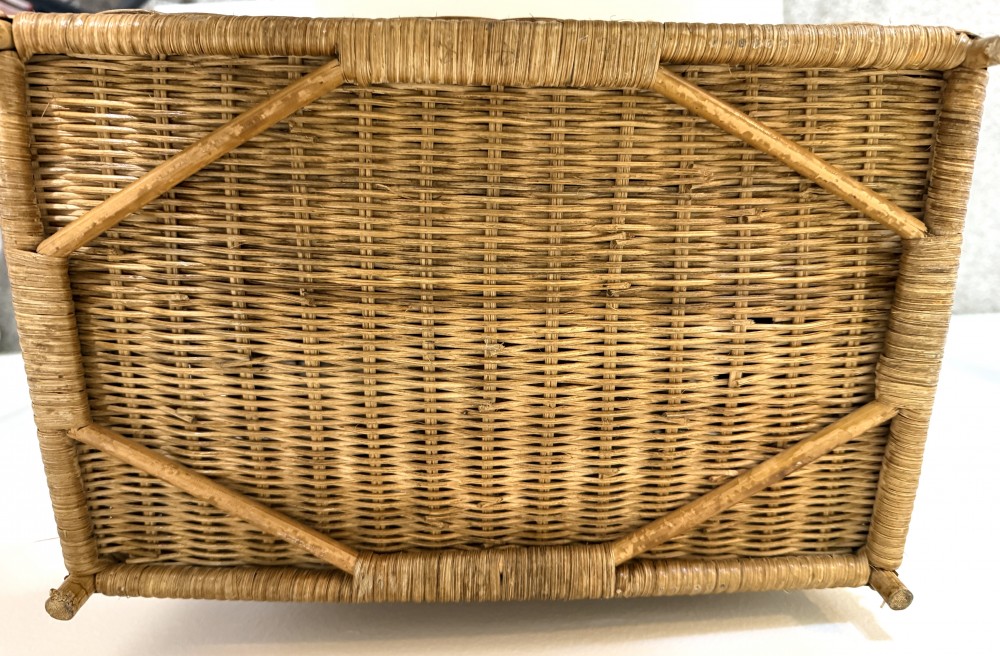 Wicker picnic basket