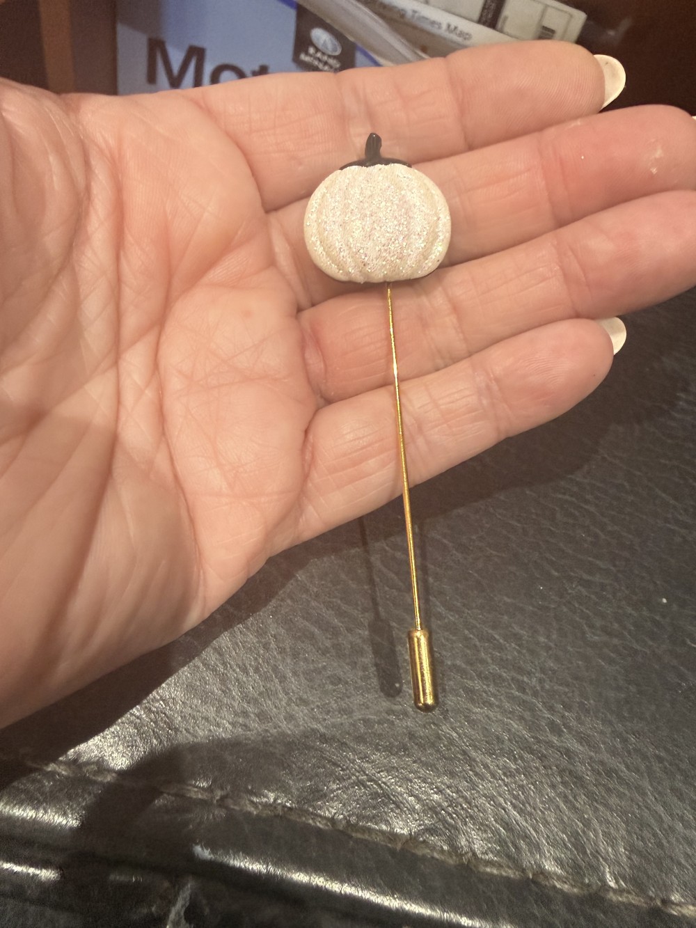 Hat Pin, Scarf Pin - White Pumpkin in Glitter,  Lapel Pin, Autumn, Fall, Thanksgiving