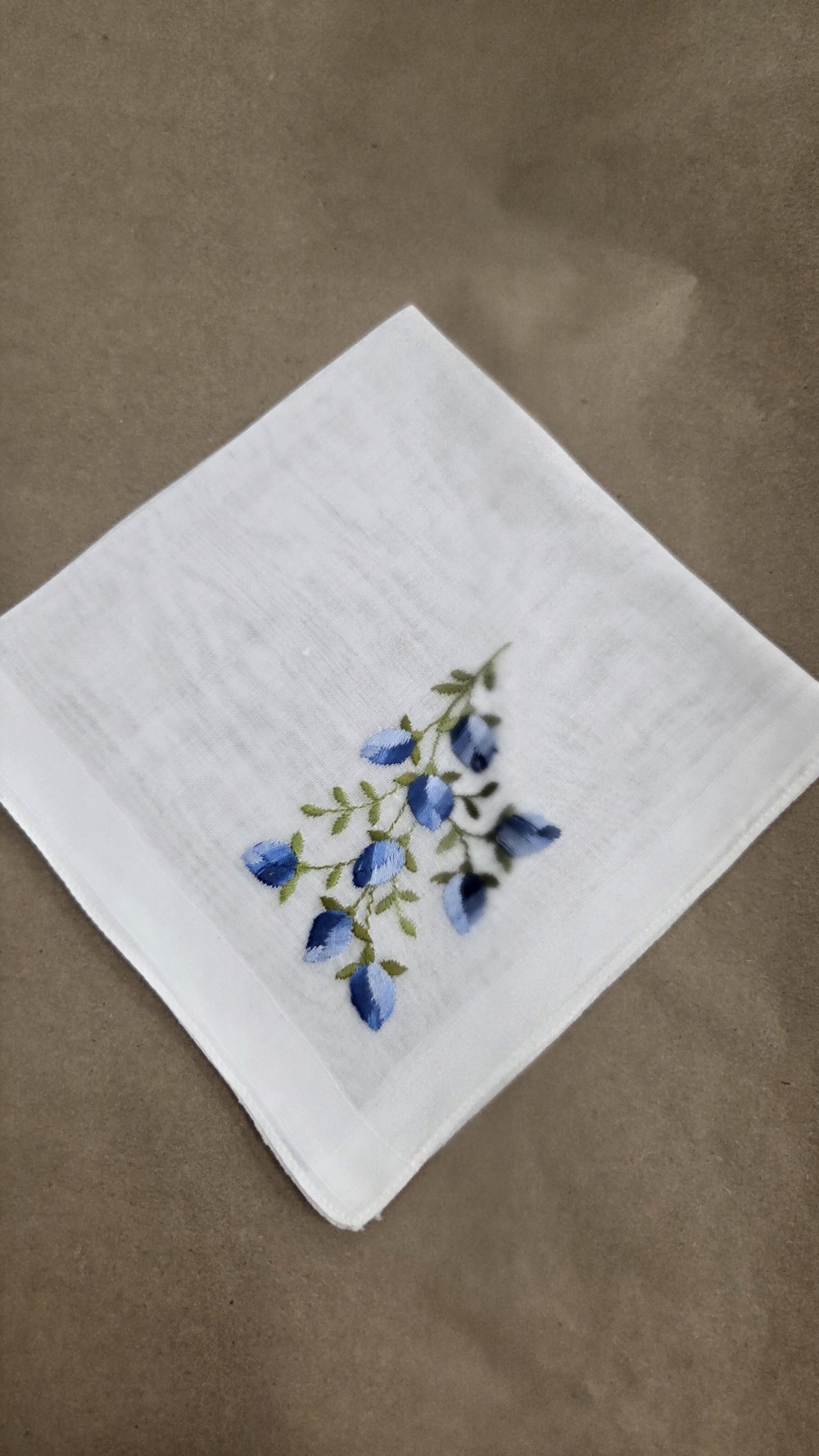 HK-789 white hankie,  blue rosebuds