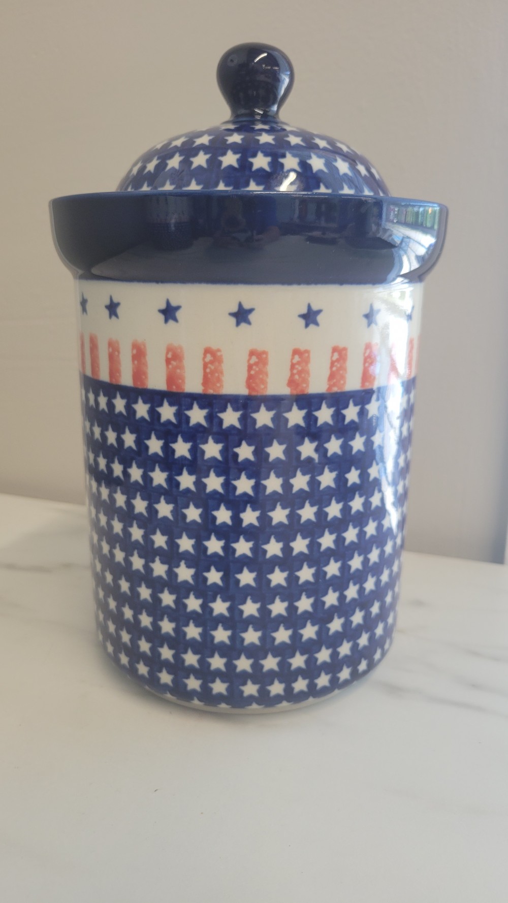 Americana Medium Container with Lid