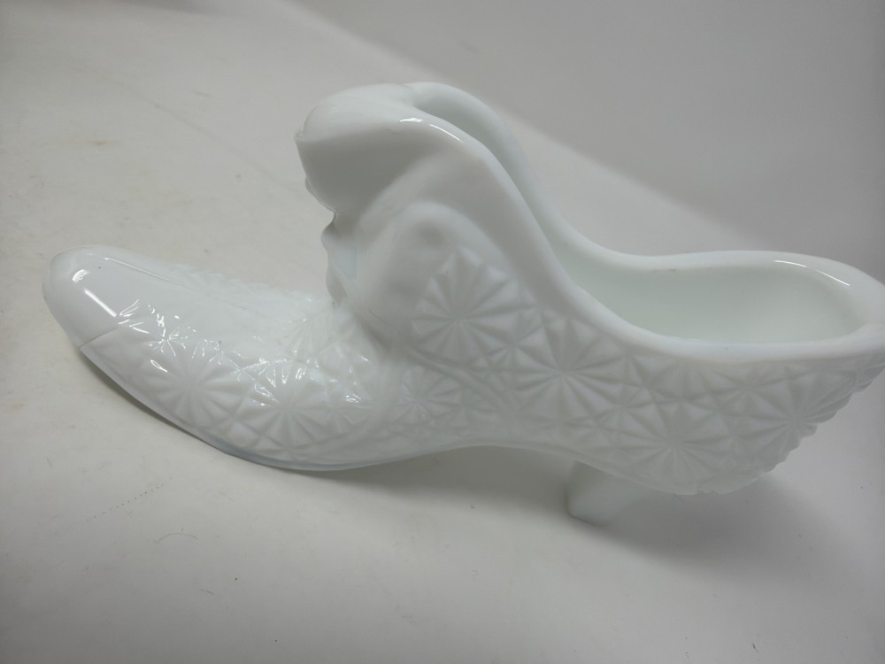 Vtg Milk Glass Slipper Vase|Made in Taiwan