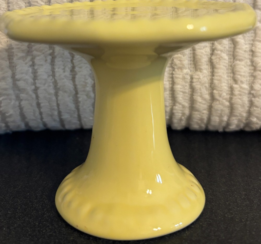 Yellow ceramic mini pedestal display