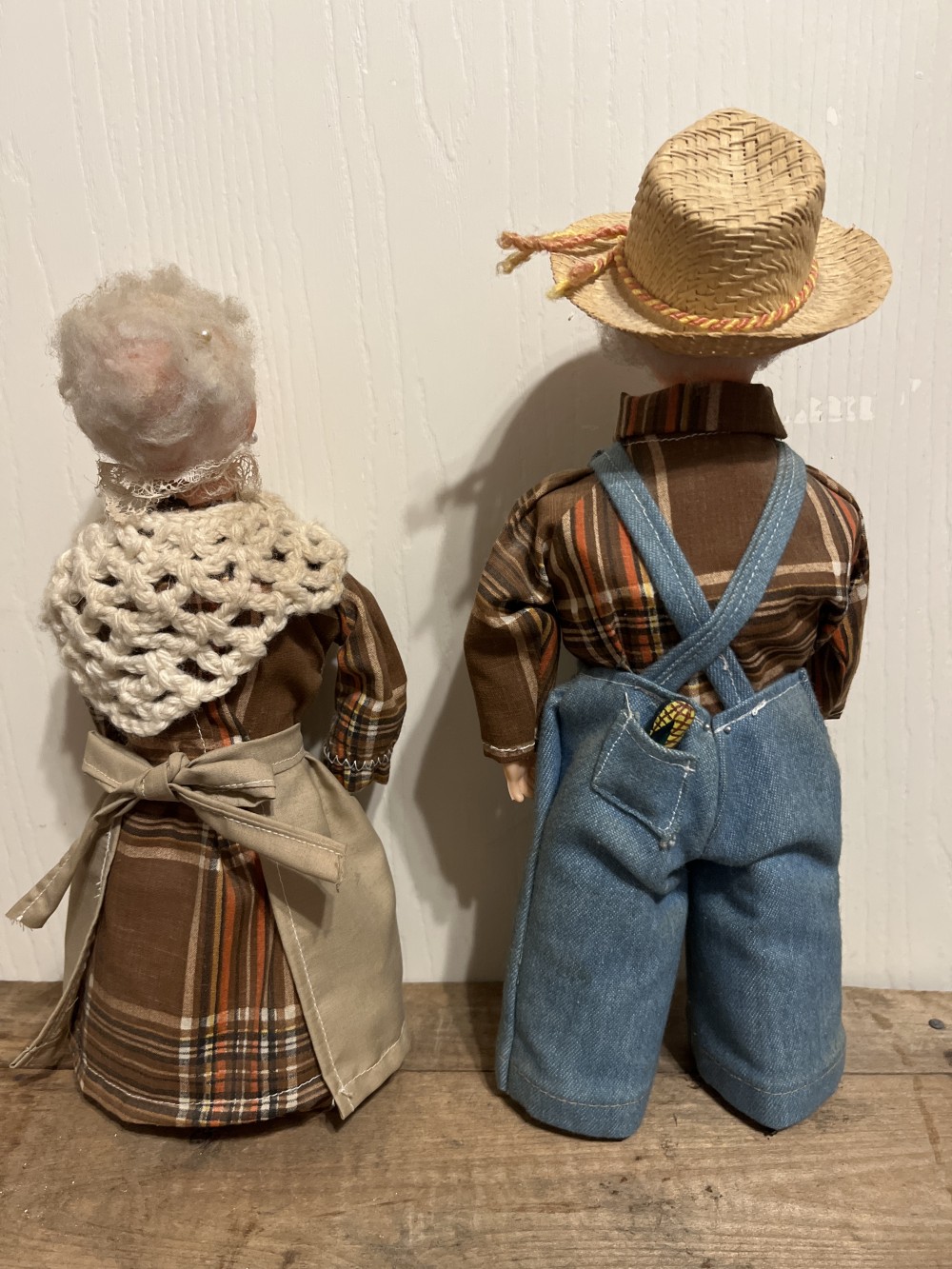 Vtg folk art Ma and Pa doll set of 2