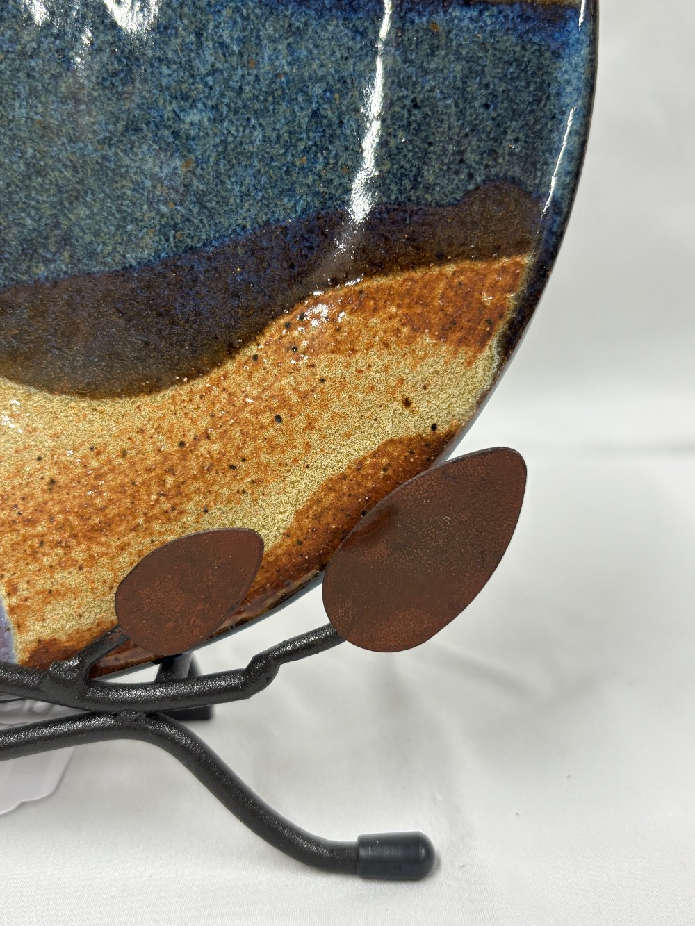 Decor pottery plate tans, blues, gray and rust w/metal holder w/brown leaves