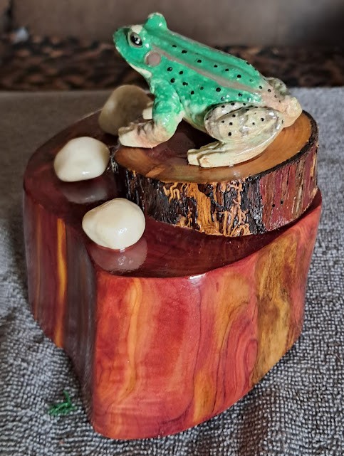 Cedar Cookie Frog Figurine