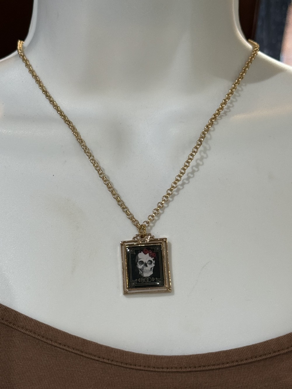 Necklace- Skull & Roses Halloween Pendant BOO