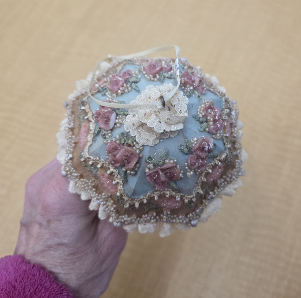 VTG Victorian Fabric & Resin Parasol Ornament