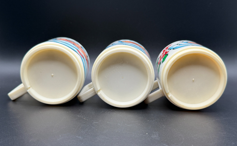 Vintage Deka Plastic Stacking Santa Claus Mugs - Set of 3 Merry Christmas Ho Ho Ho