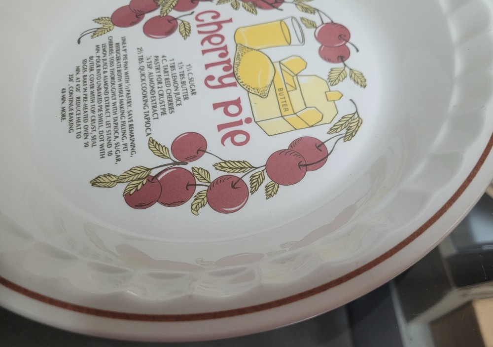 VTG Hankook Cherry Pie Plate