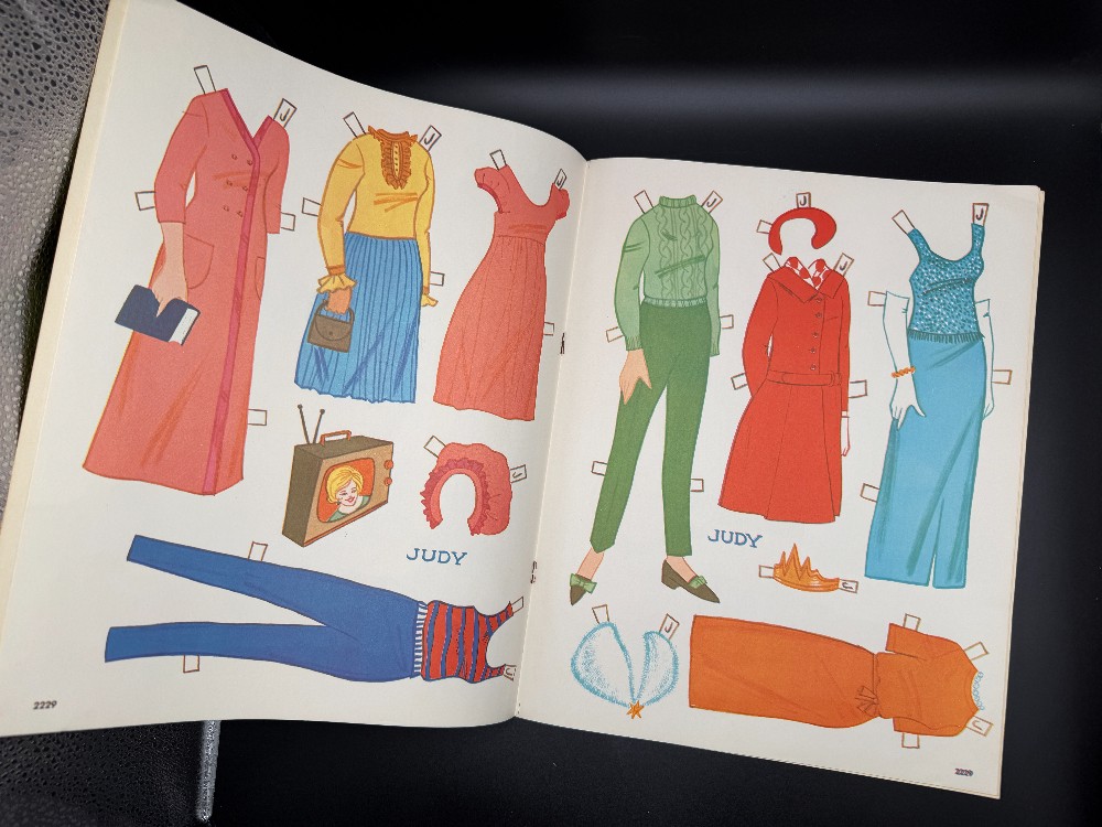 Vintage Paper Dolls - Pajama Party Cutouts Booklet