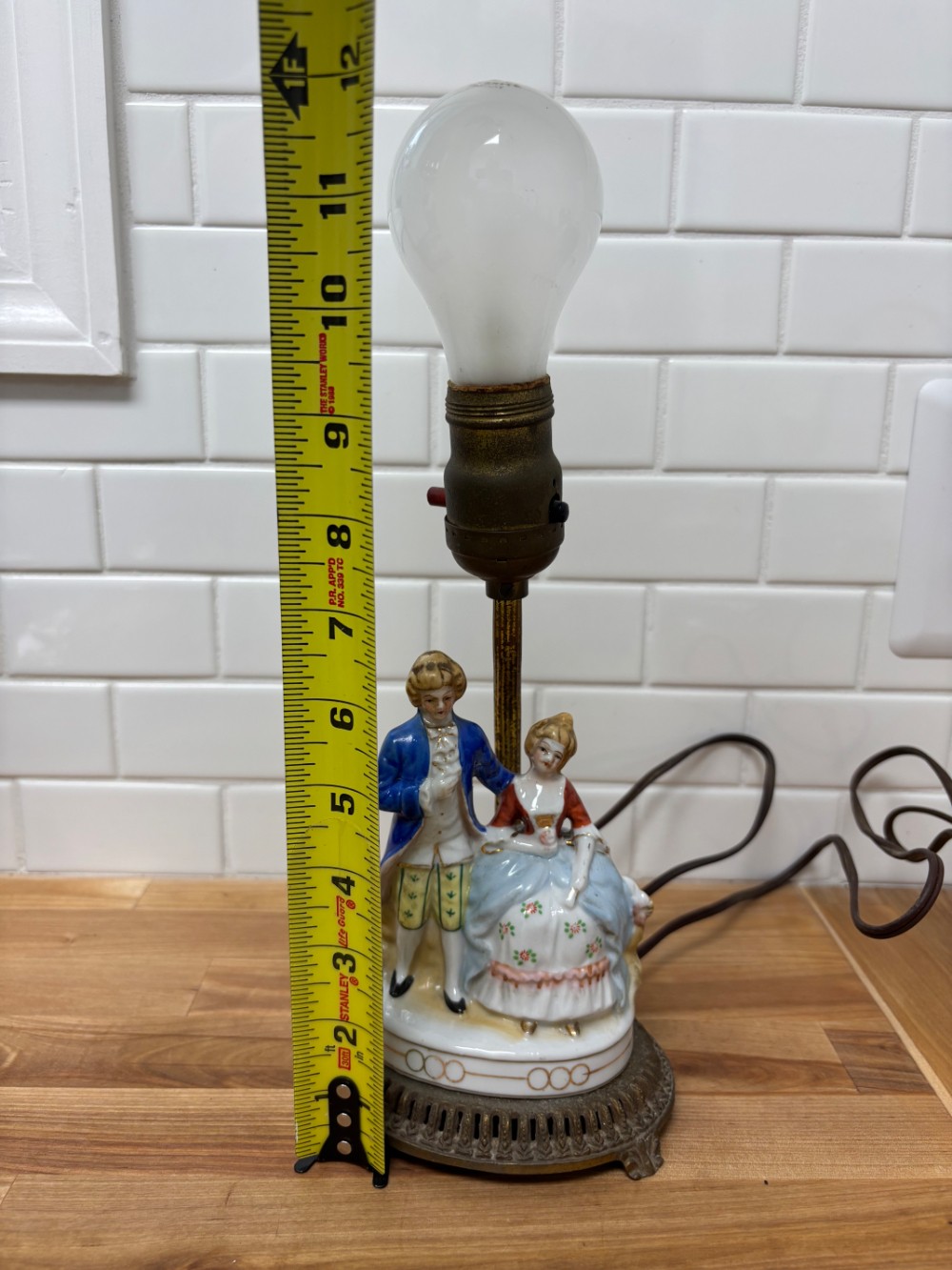 Lamp Vintage Porcelain Courting Couple Figurine Boudoir Table Lamp Working