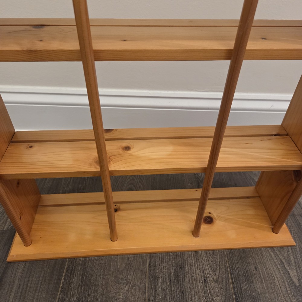 VTG Pine Wood Wall or Standing Curio Shelf For Trinkets & Collectibles. 19 x 20.