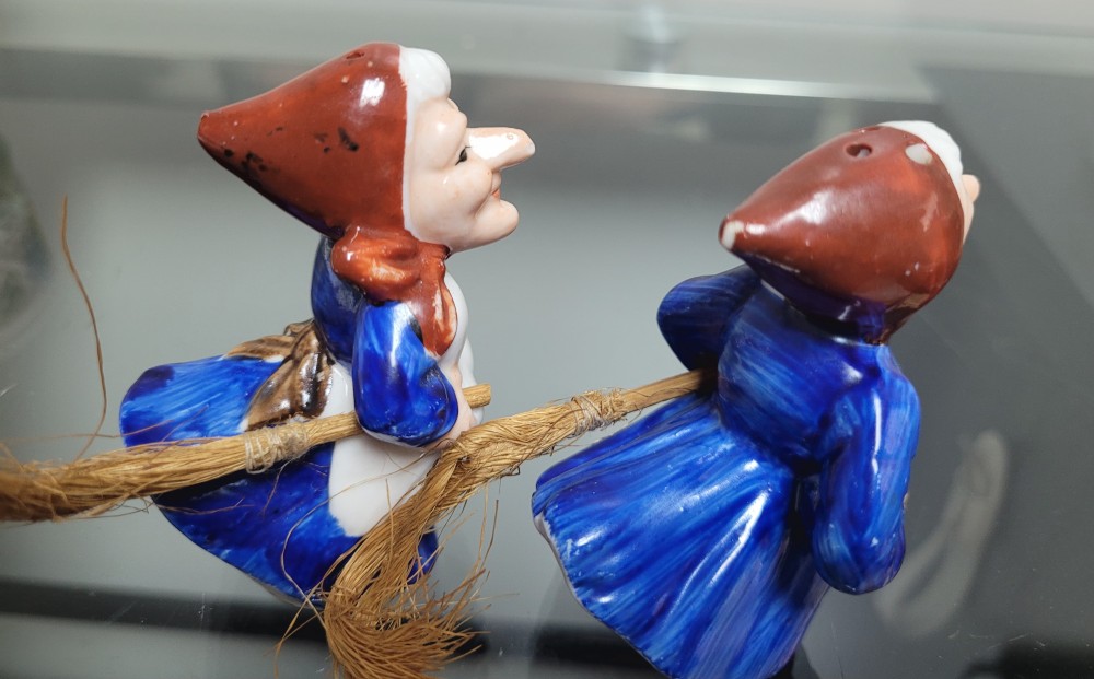 VTG 1979 Kitchen Witch Salt and Pepper with brooms