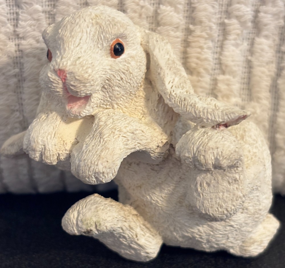 Resin white rabbit pot hanger