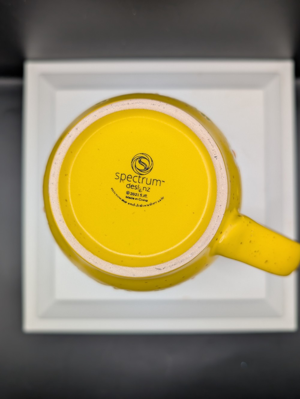 Yellow Scripture mug w/daisies