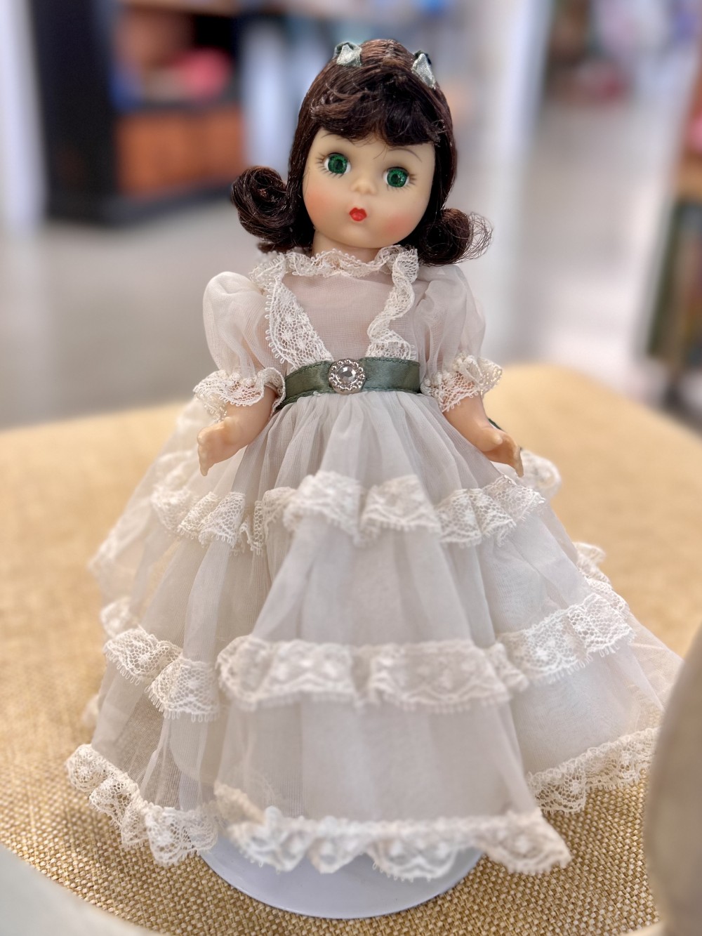 Madame Alexander Scarlett White/Green